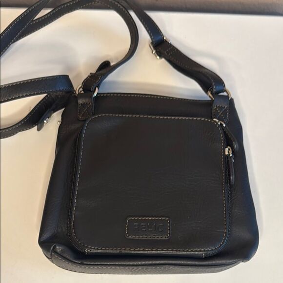 Relic Black Crossbody Purse Black Adjustable Strap Pockets Infront Back & Inside - Picture 1 of 8